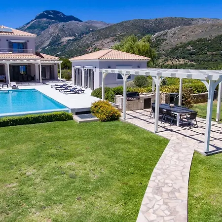 فيلة Robola Mavrata