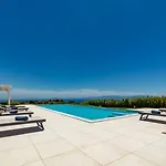 Robola Villa