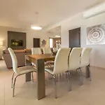 Robola Villa Mavrata